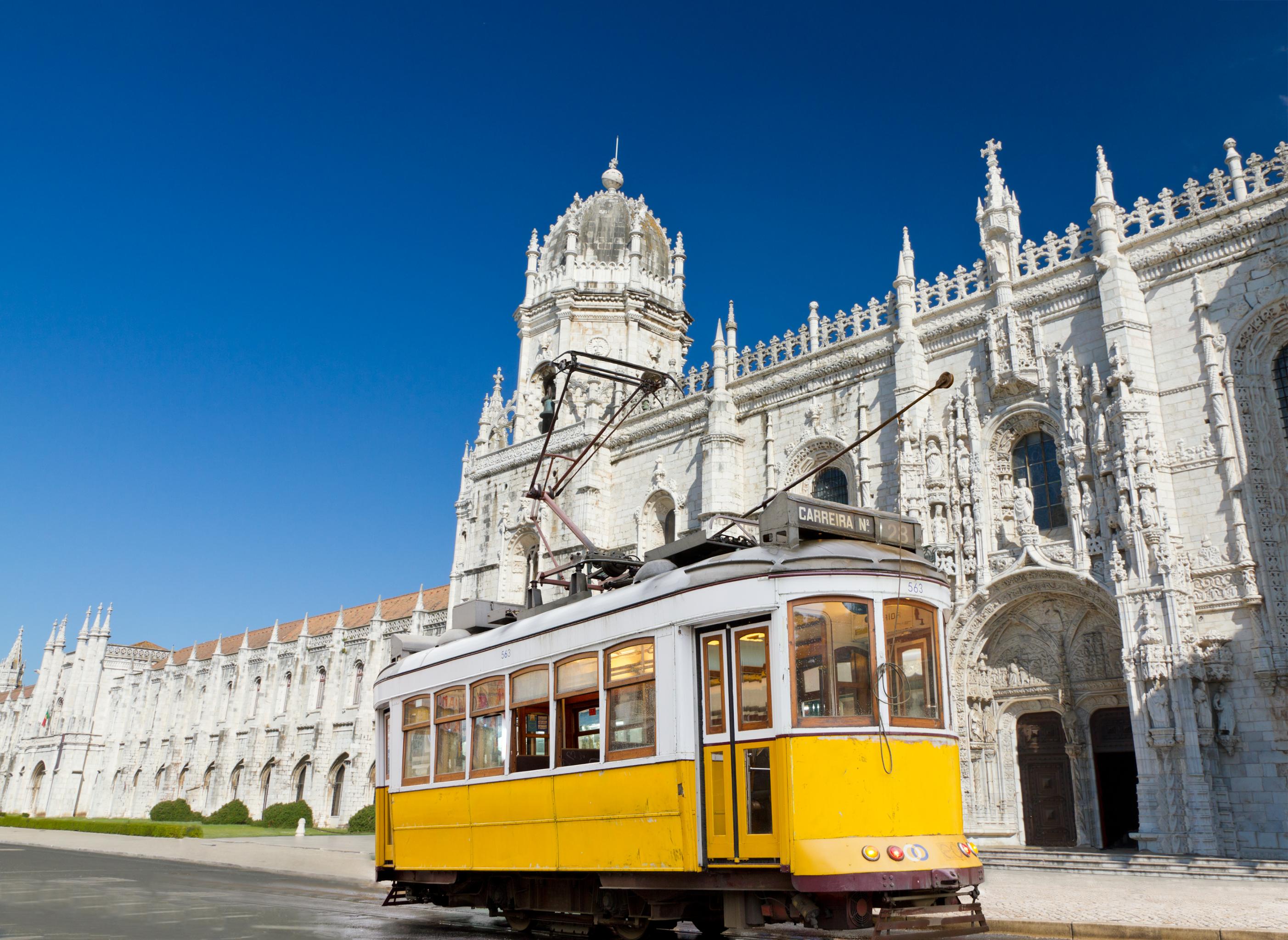 Lisboa_Jeronimos monastery_shutterstock_92182423.jpg